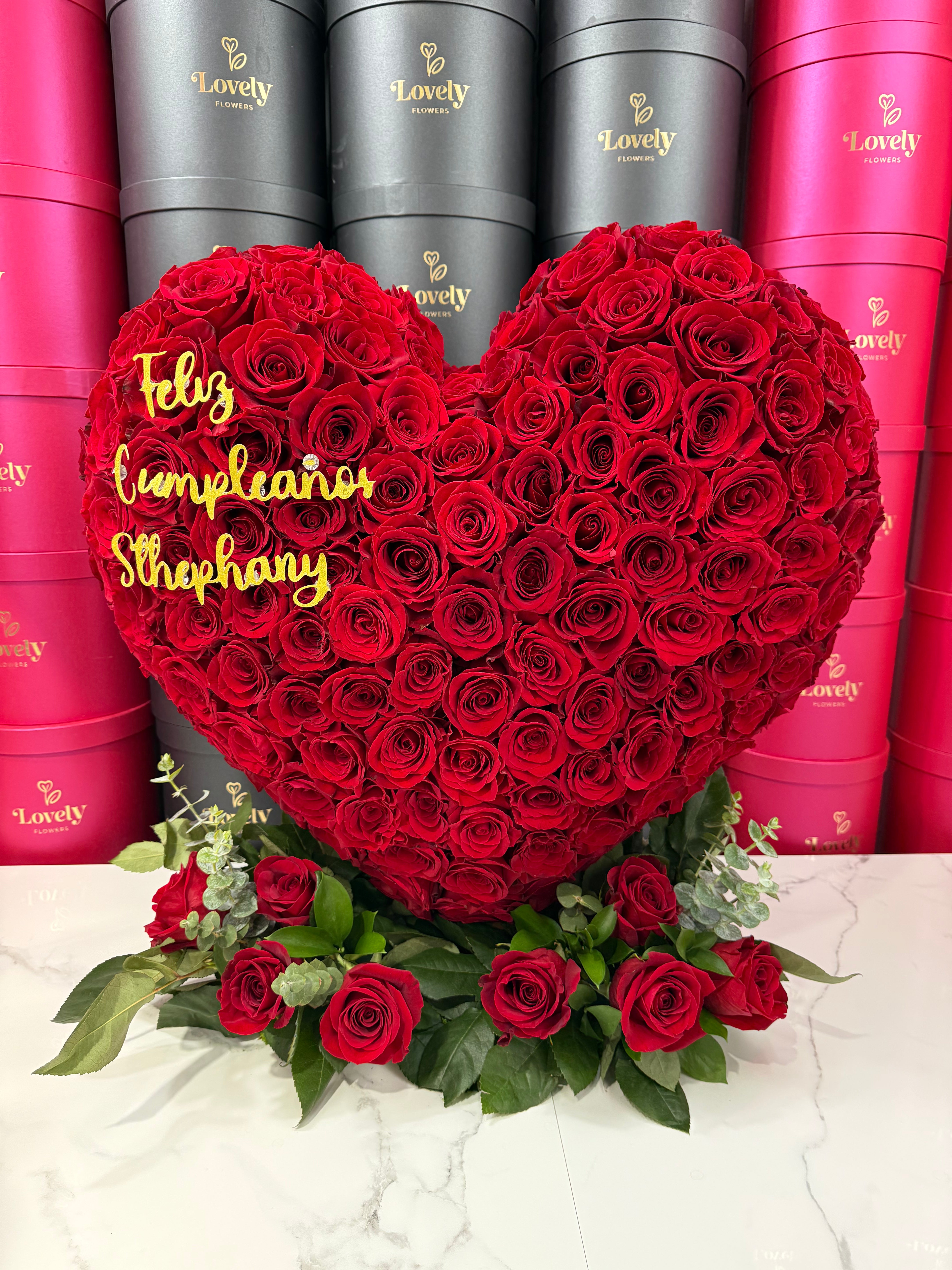 Standing Heart Structure with Garden – Lovely Flowers