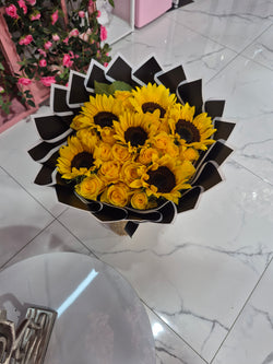 25 Yellow Roses + sunflowers