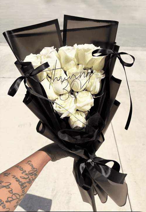 12 White Flat Roses