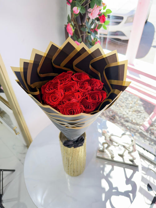 Ramo buchon eterno de 12 Rosas ~ Bouquet Everlasting Black paper gold rim 12 Roses