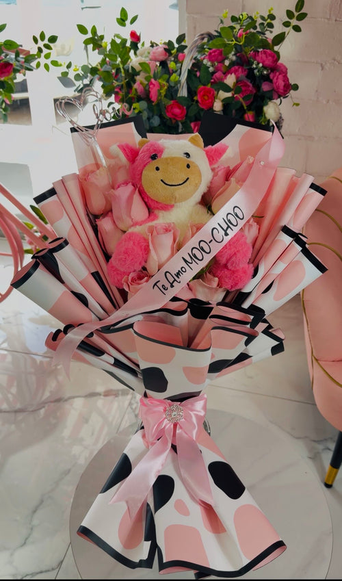 Te Amo Moocho Bouquet ~ Cow flat bouquet