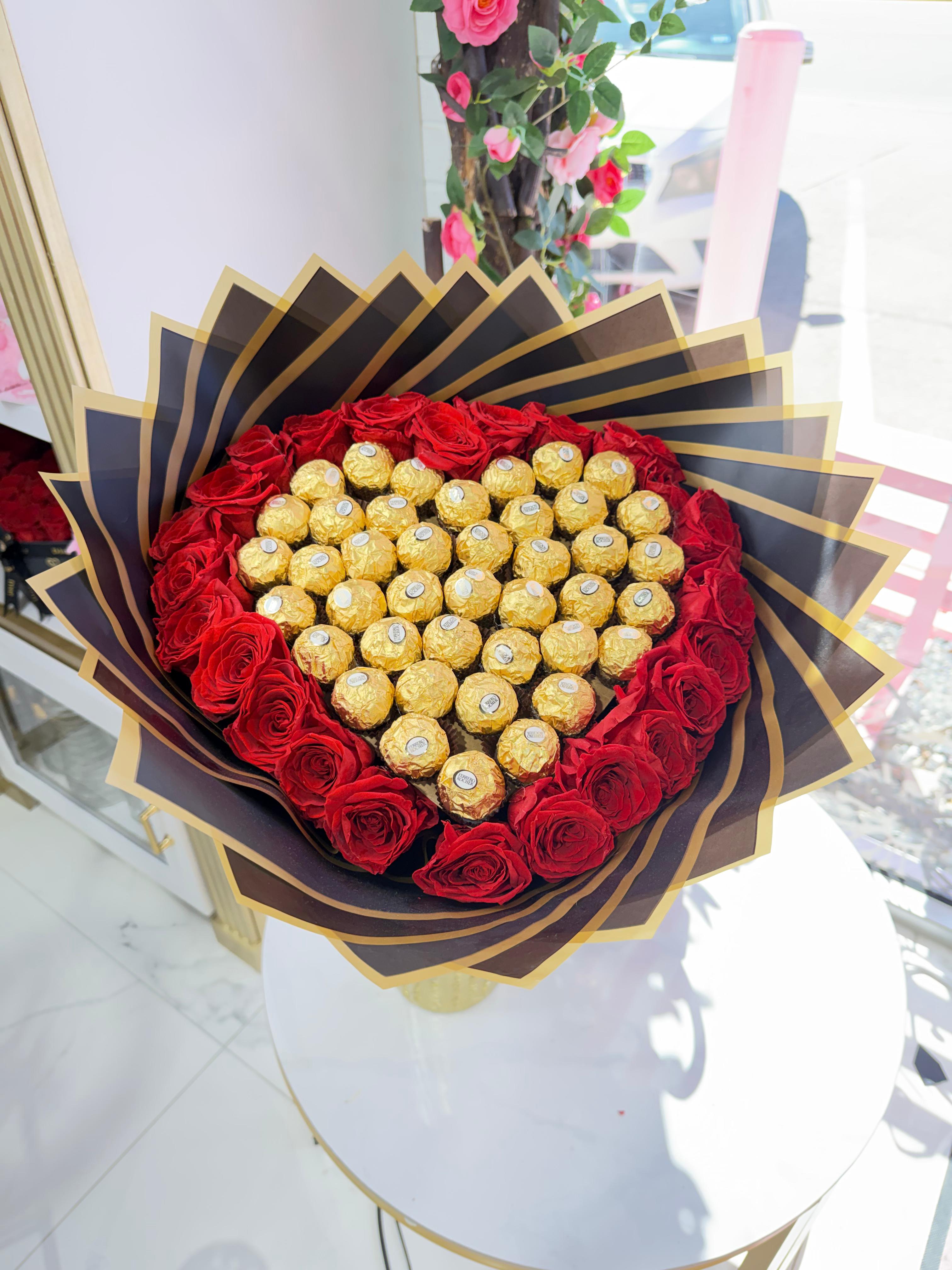 25 Everlasting roses + Ferrero Heart ~ Ramo corazón chocolate eterno