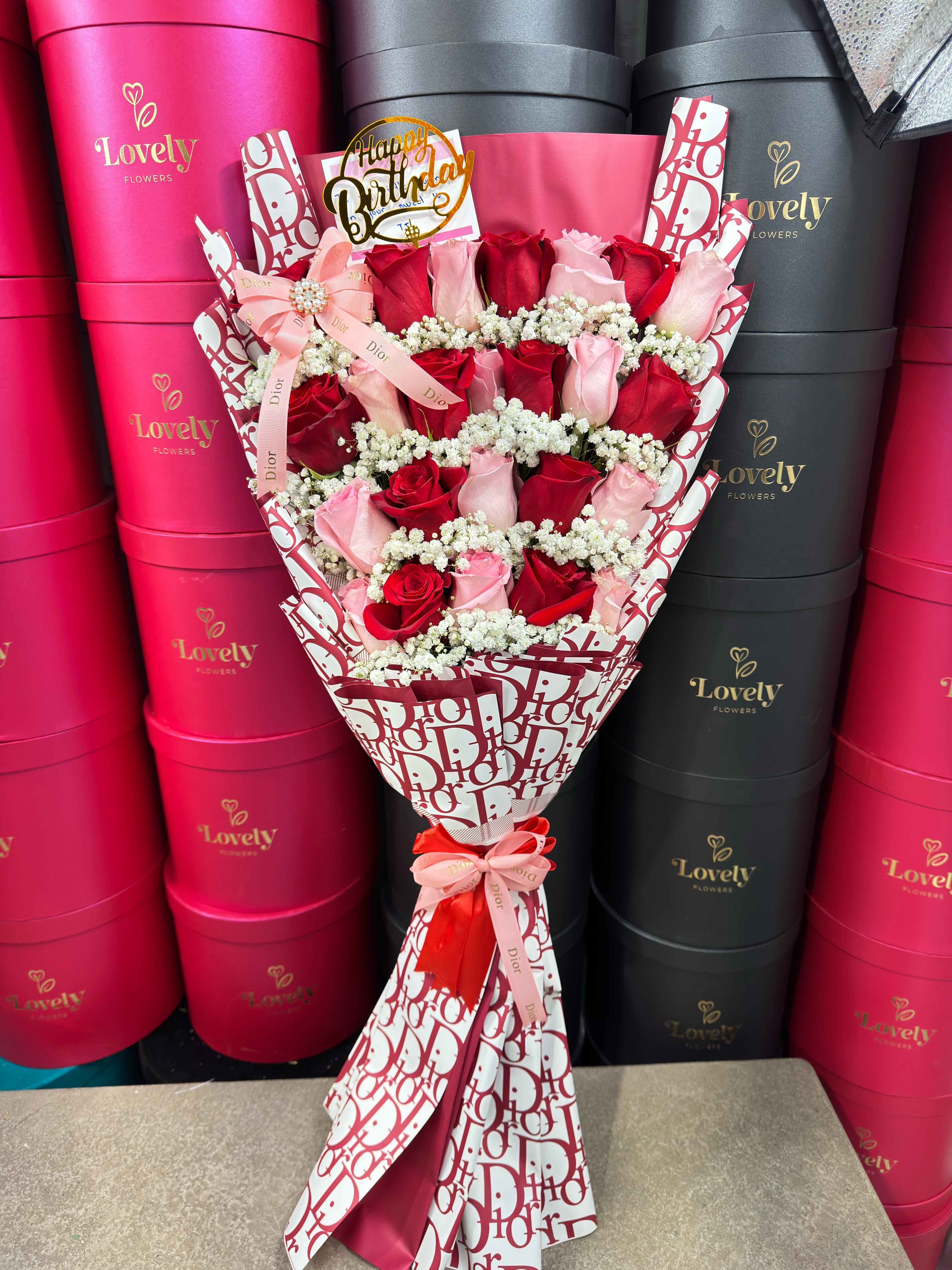 25 Pink and Red Flat Roses