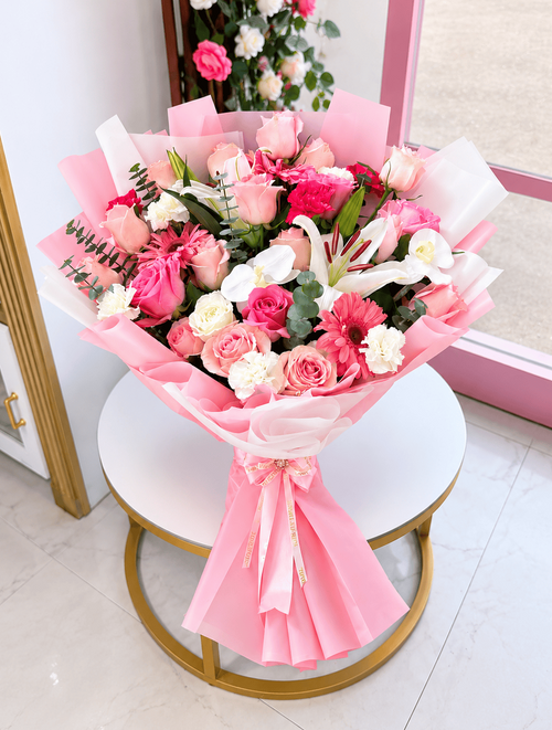 Luxury Mixed Flower Bouquet – Pink Roses, Lilies & Orchids
