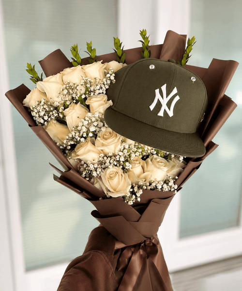 25 Flat Roses + Baby Breath
