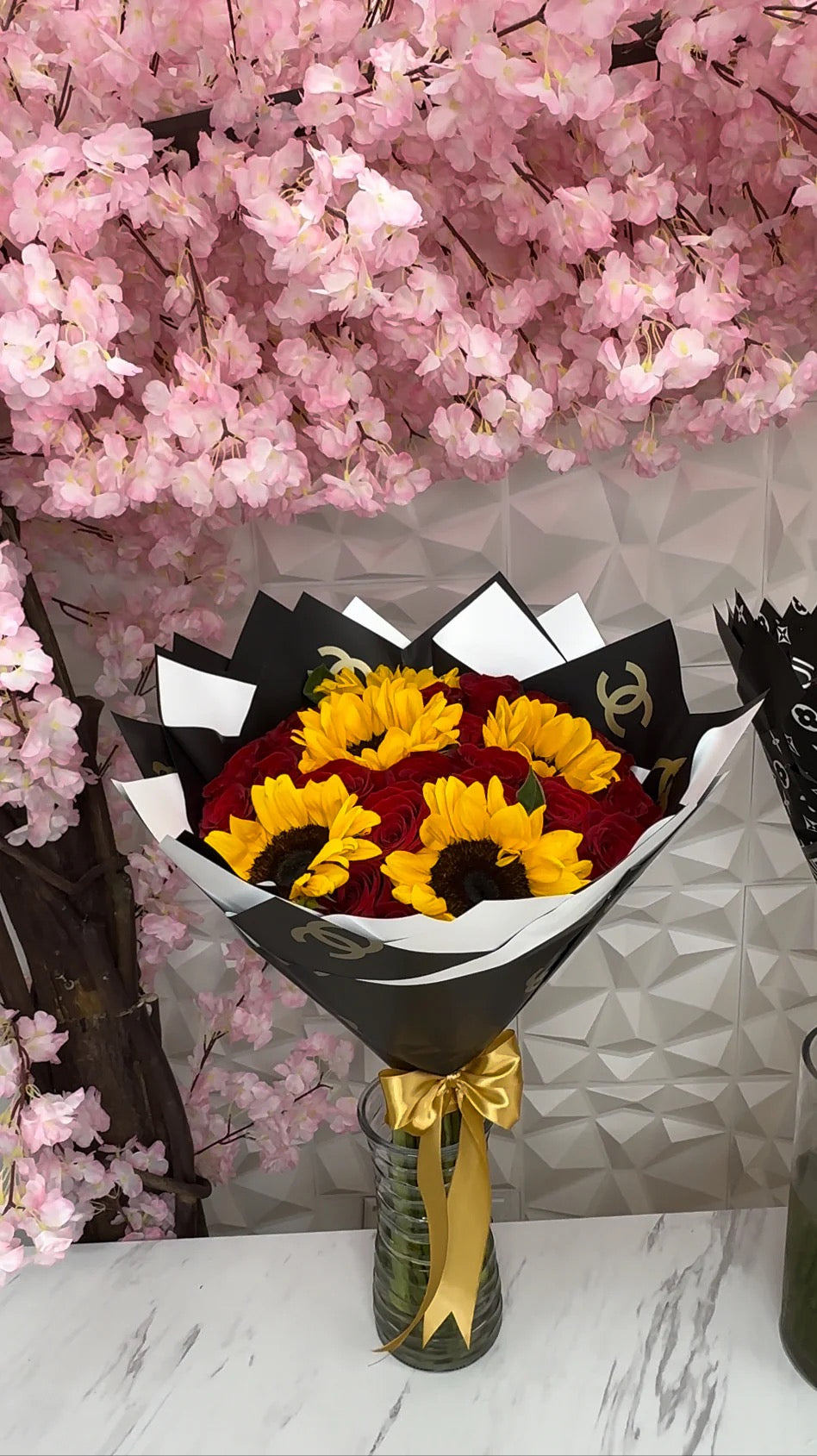 Mother’s Day Sunflowers & 25 Red Roses ~25 Rosas  Ramo para Mamá