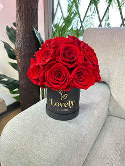 Round Small Box with Everlasting Roses