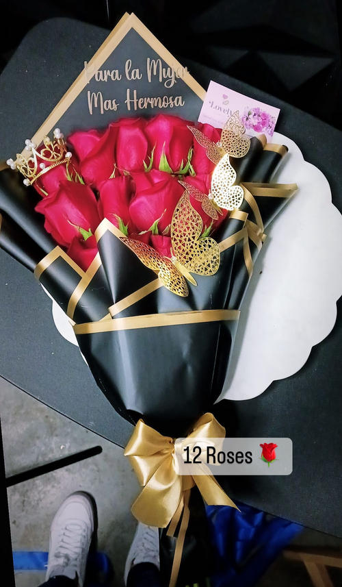 12 Red Flat Roses ~ 12 Rosas Escalera