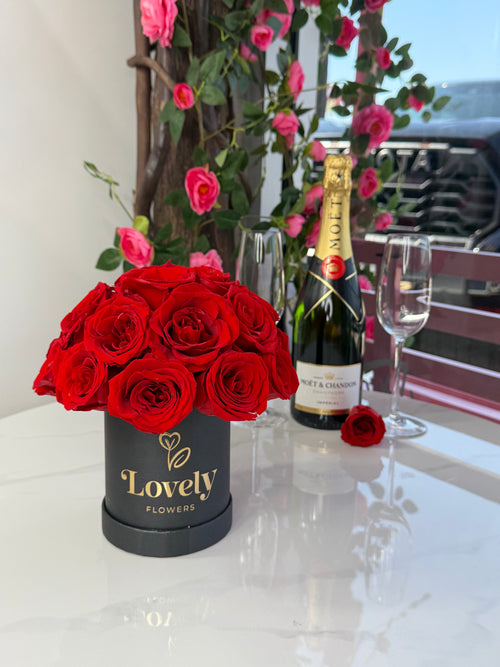 25 Red Rose  Round  Box Everlasting Roses