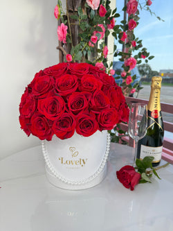 50 Roses Round White Box