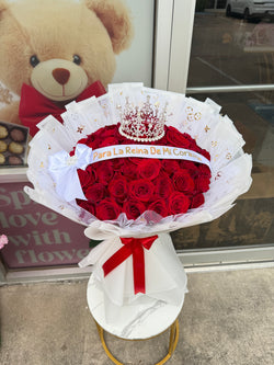 50 Red Roses With Stand Up Wrapping ~ Ramo Buchon papel parado
