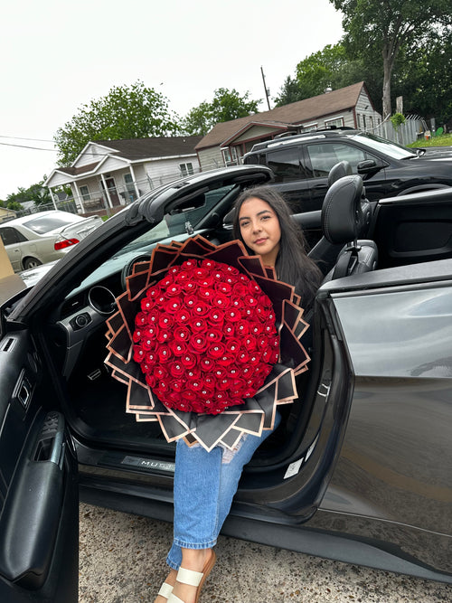 100 Red Roses Black Paper Pink Rim