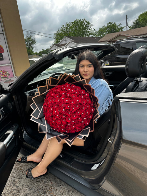 100 Red Roses Black Paper Pink Rim