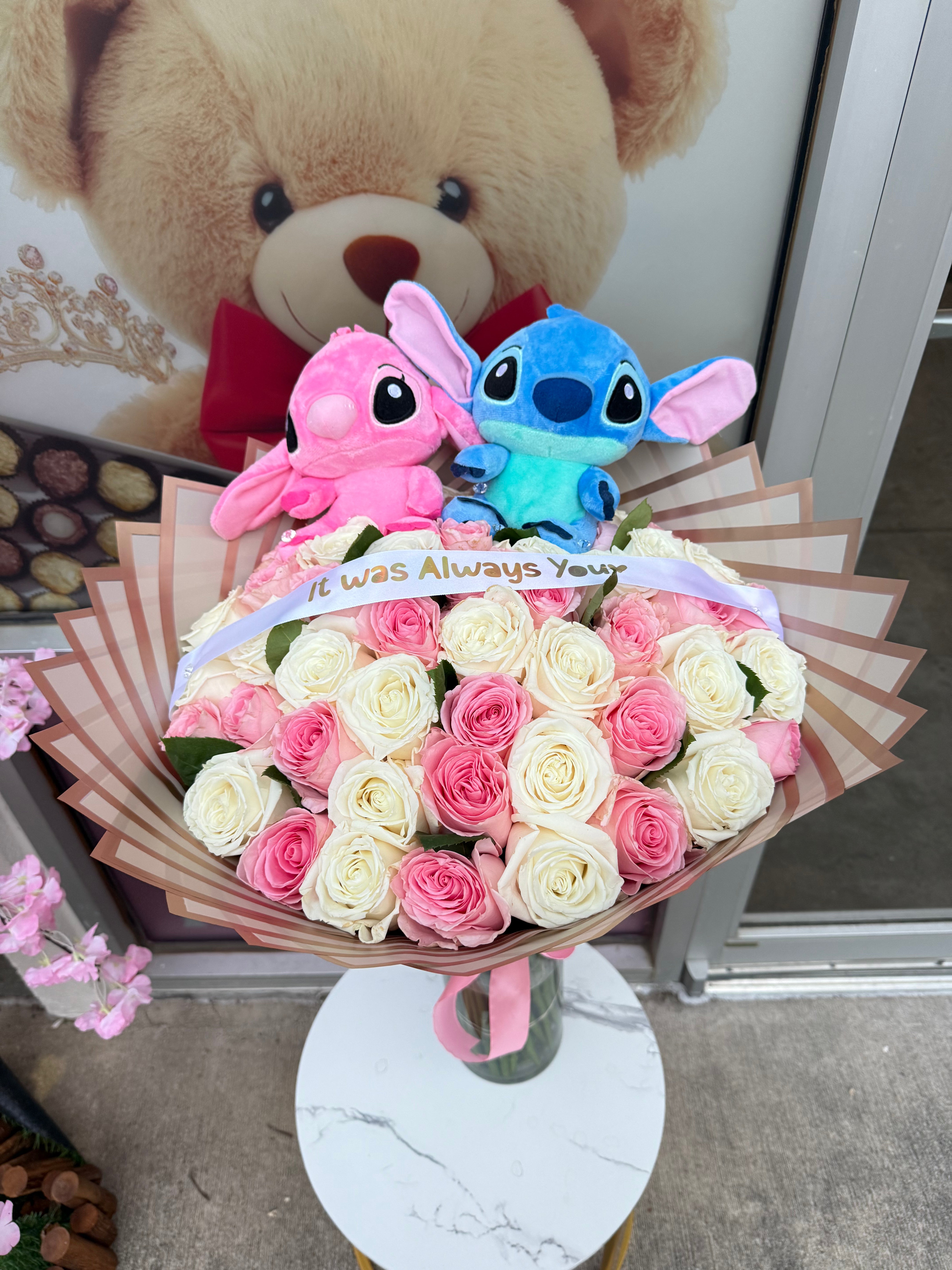 50 Pink & White Roses With Double Stitch ~ Ramo buchon angel stitch ...