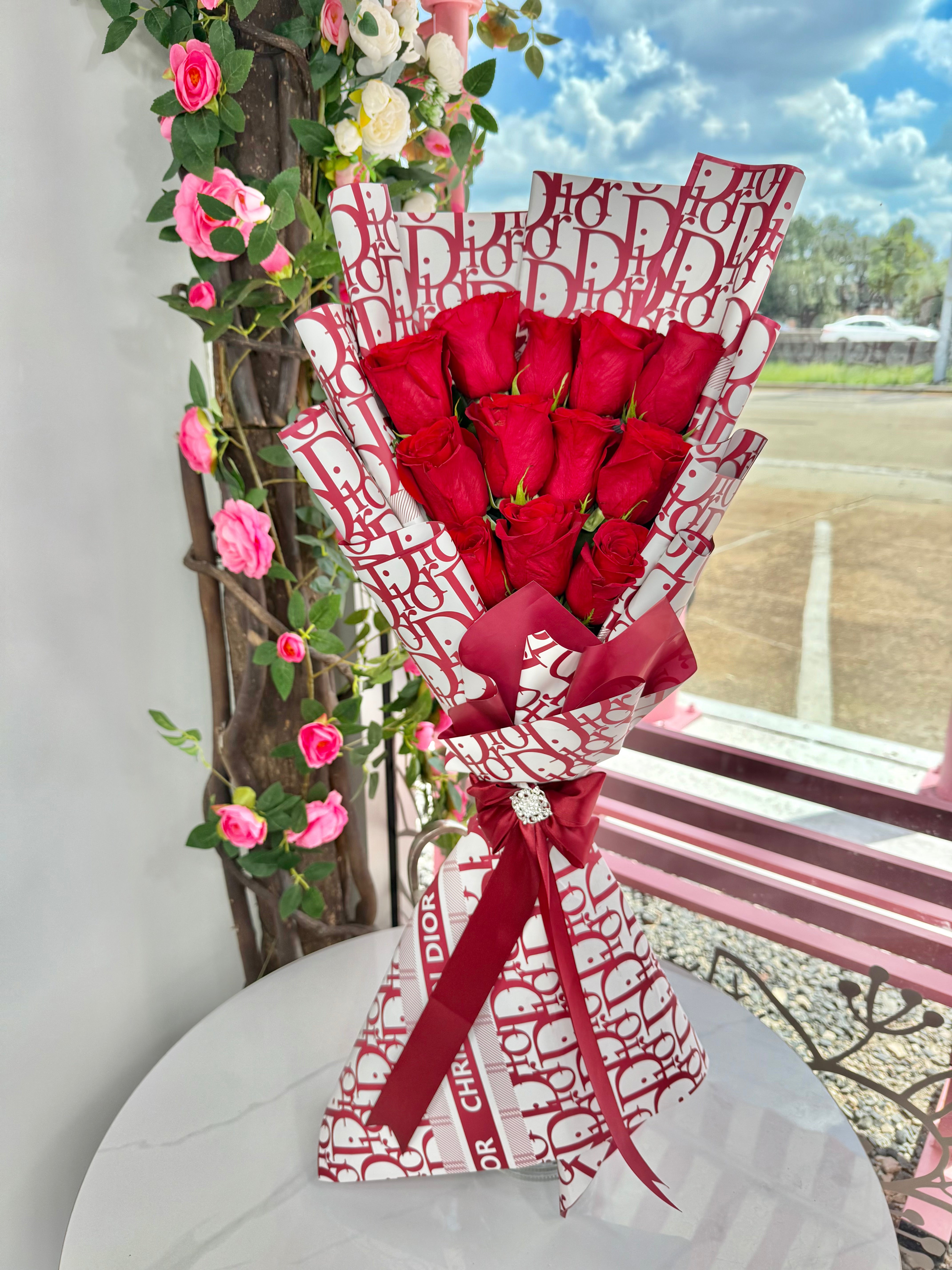 12 Flat Dior Roses