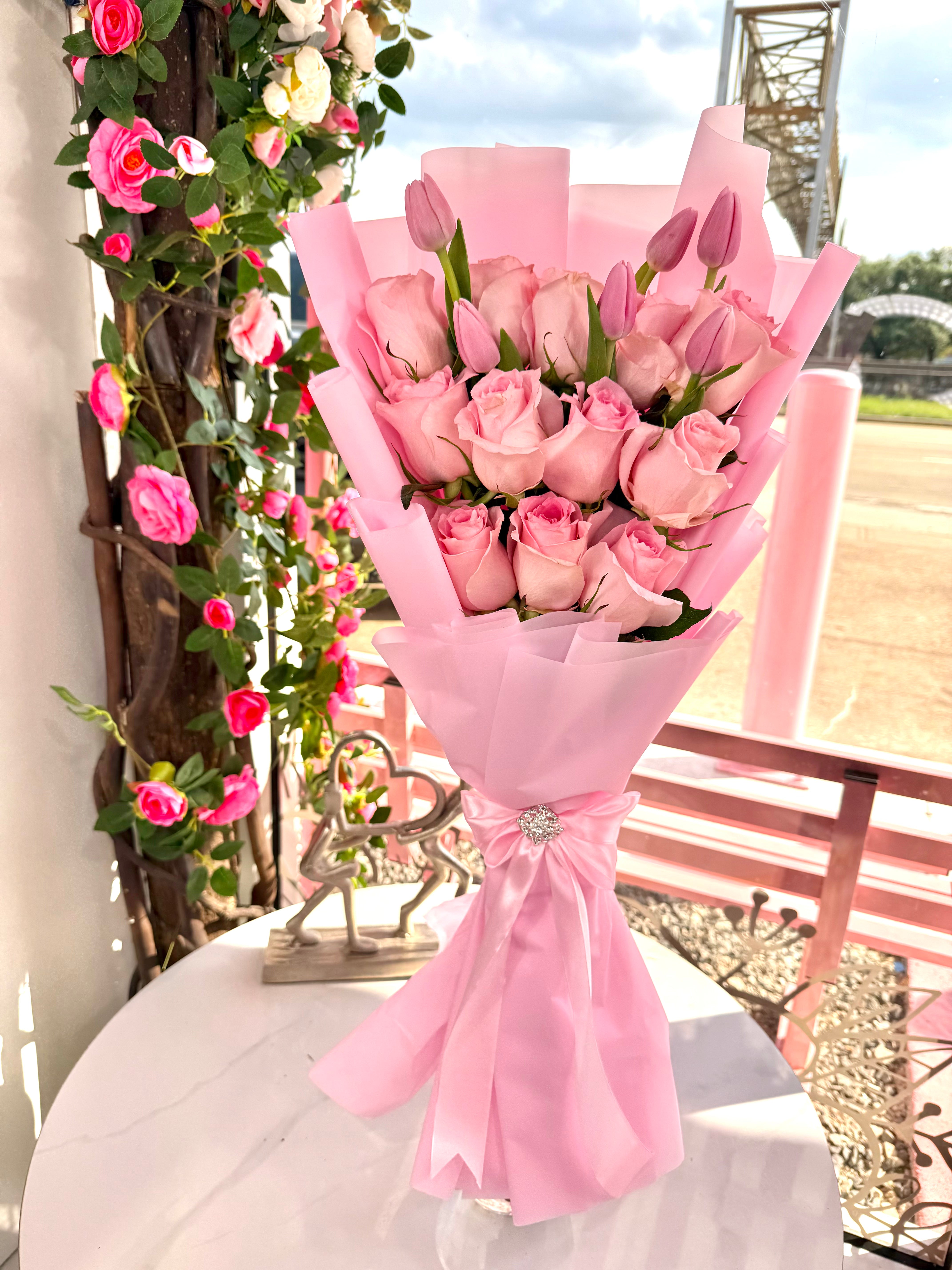 12 Pink Flat Roses + Tulips