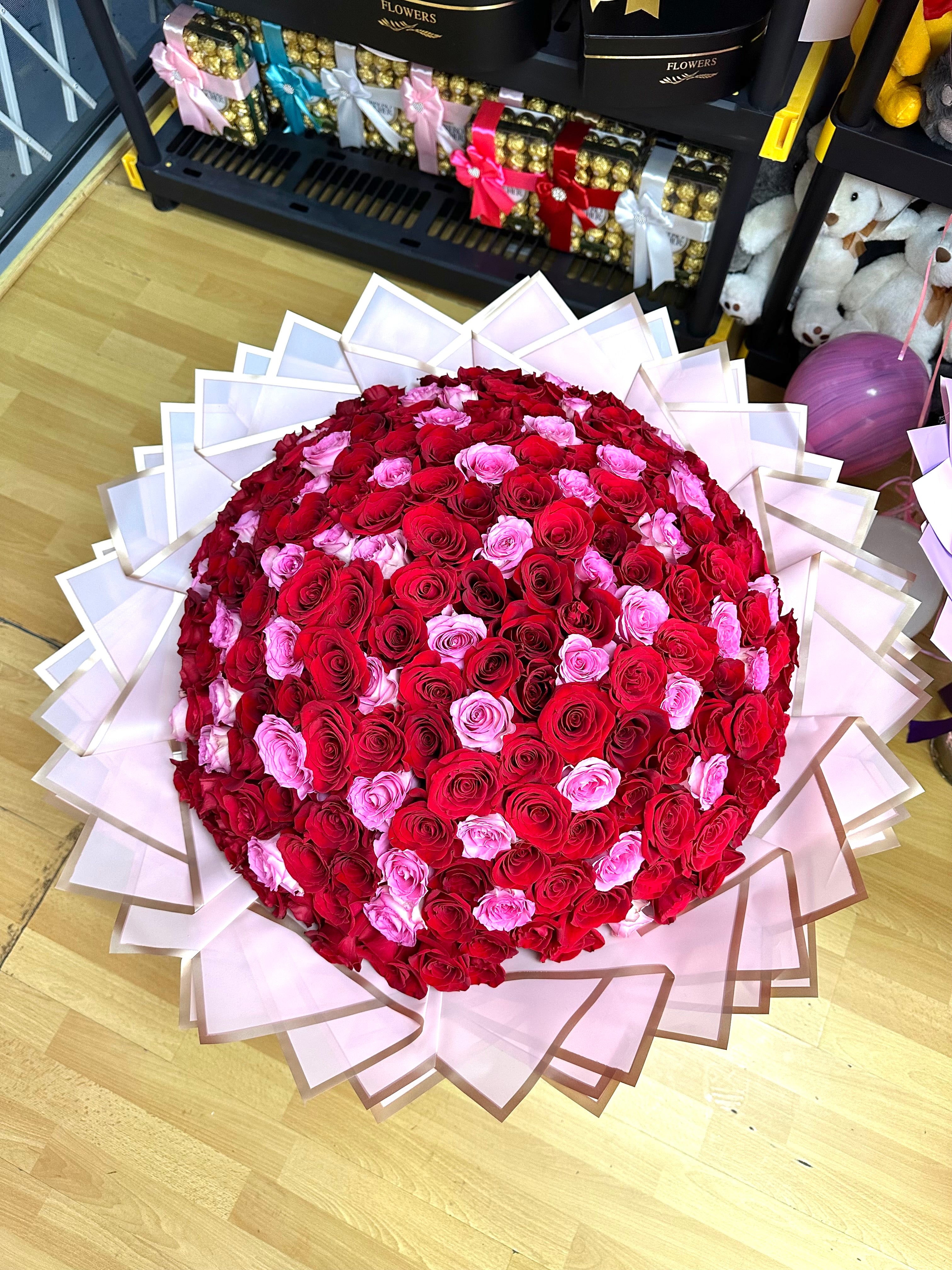 200 Roses red and pink – Lovely Flowers