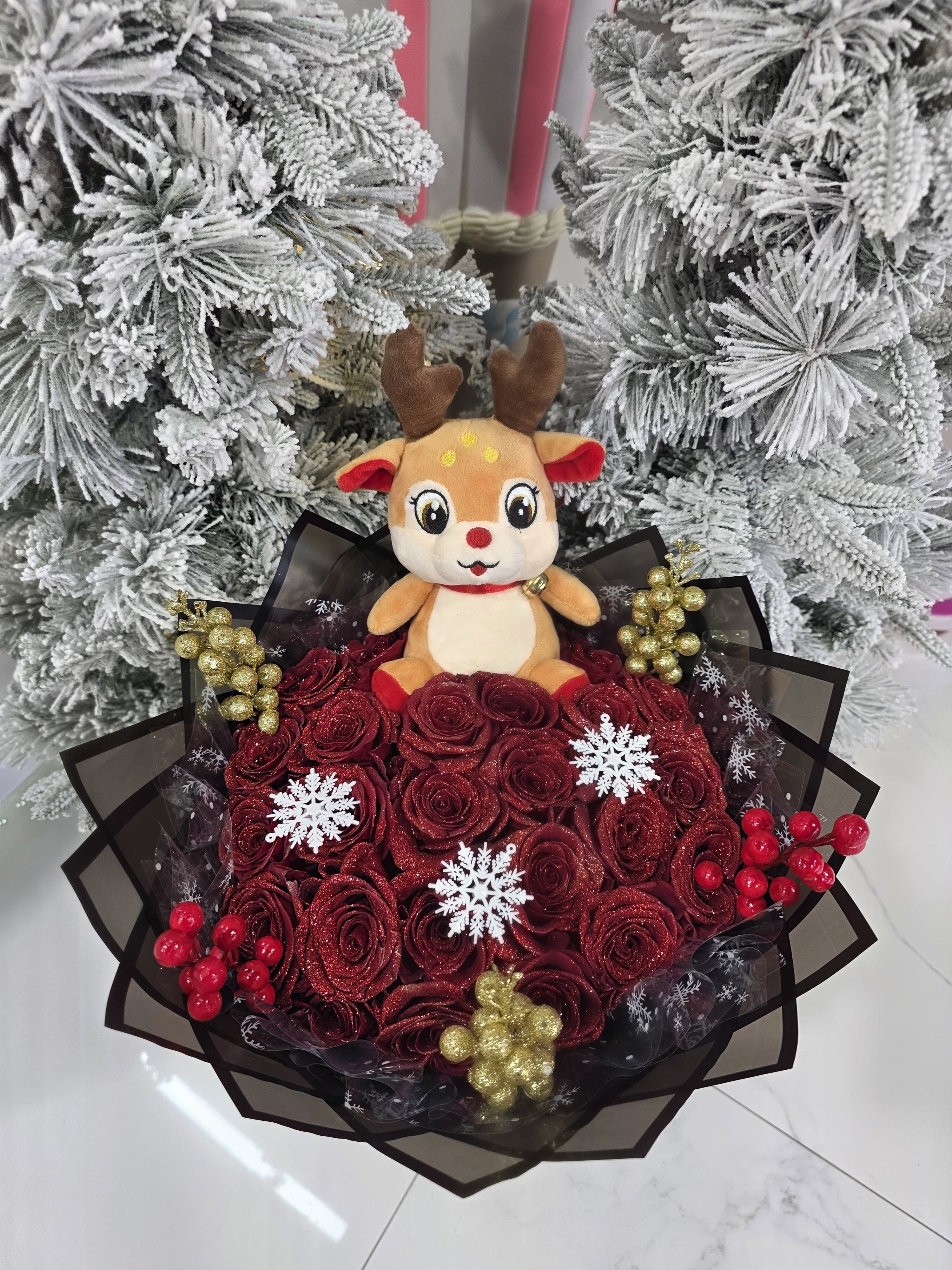25 Red Roses + Christmas Decor