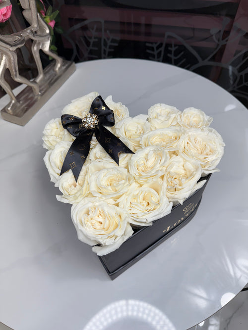 25 White Rose Heart Box