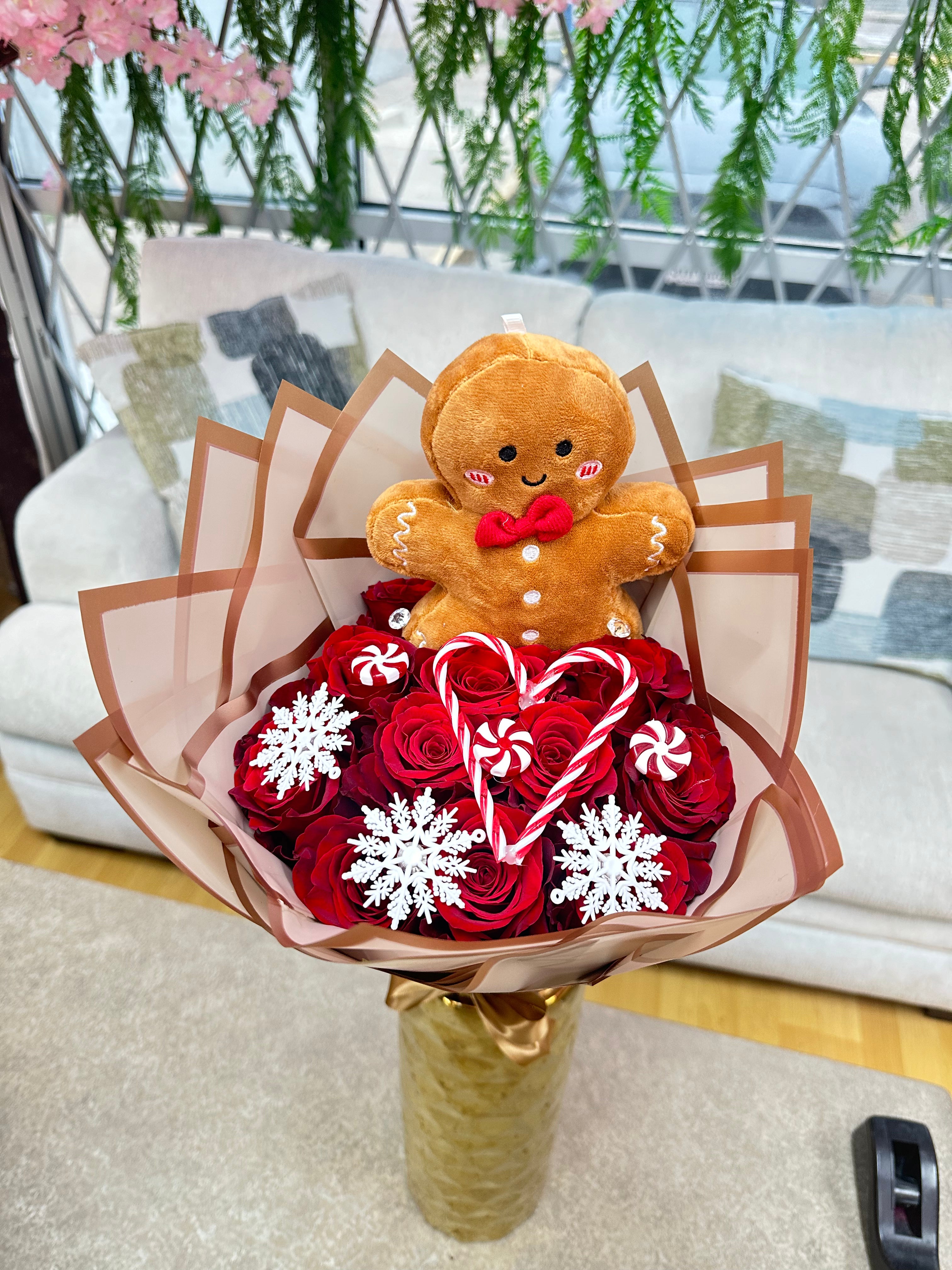 12 Roses + Christmas Gingerbread decor
