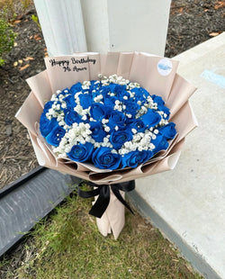 25 Blue roses + Baby Breath