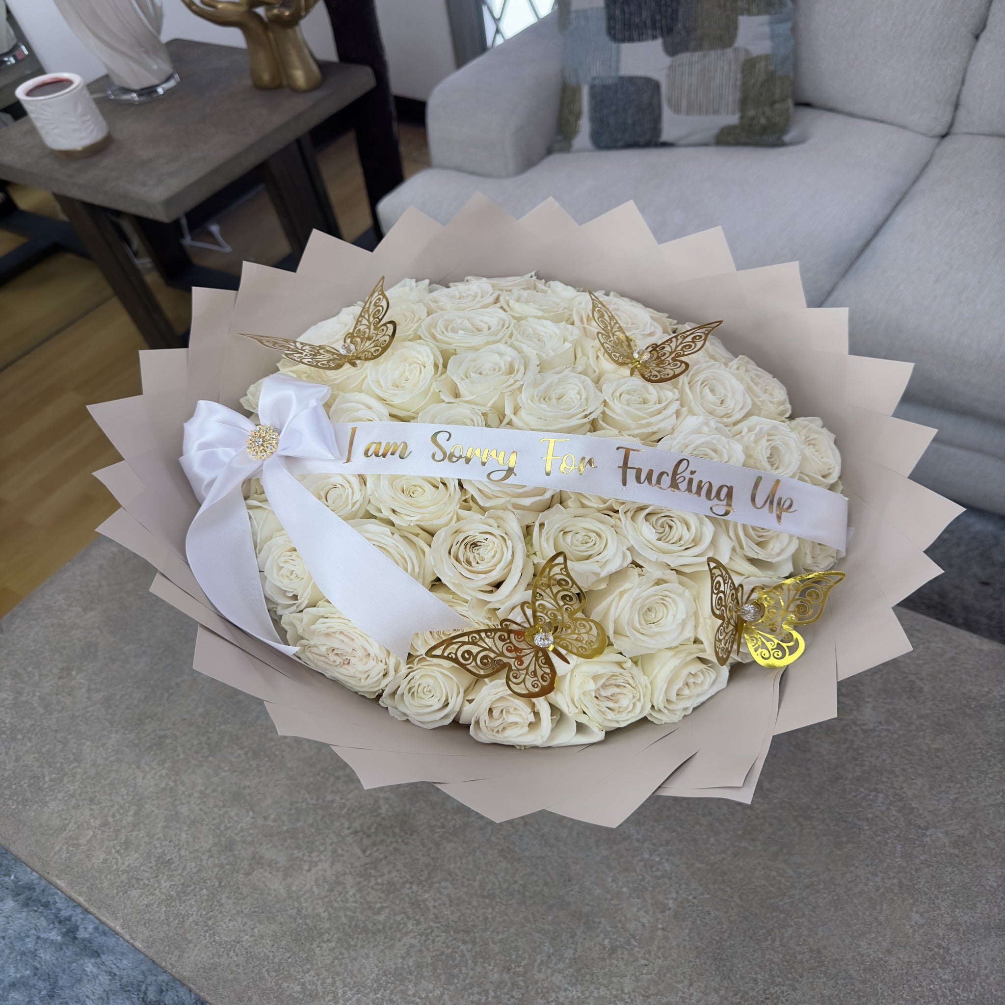 75 Roses Magazine 50 White Roses – Lovely Flowers
