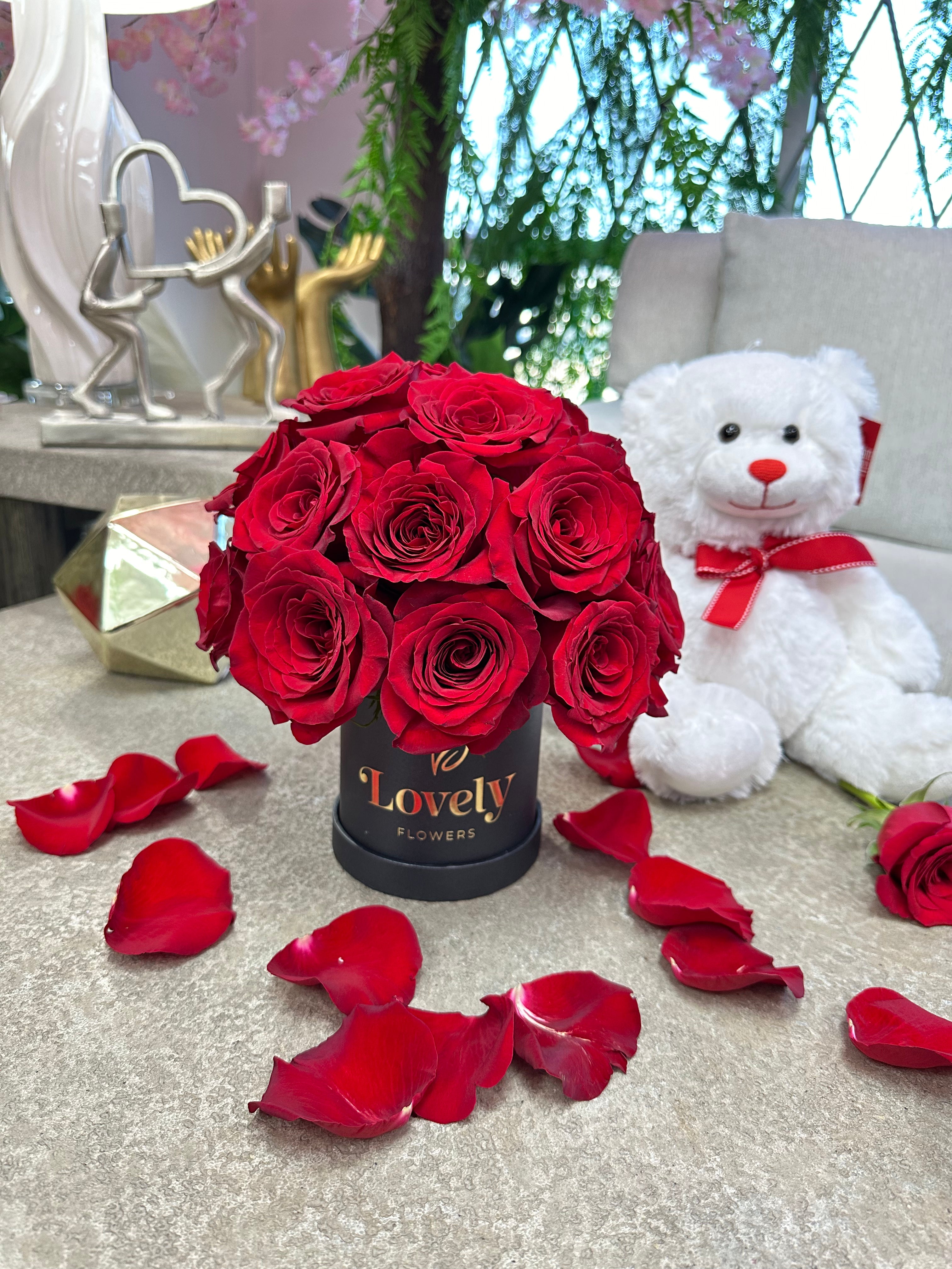 25 Roses Round Box – Lovely Flowers