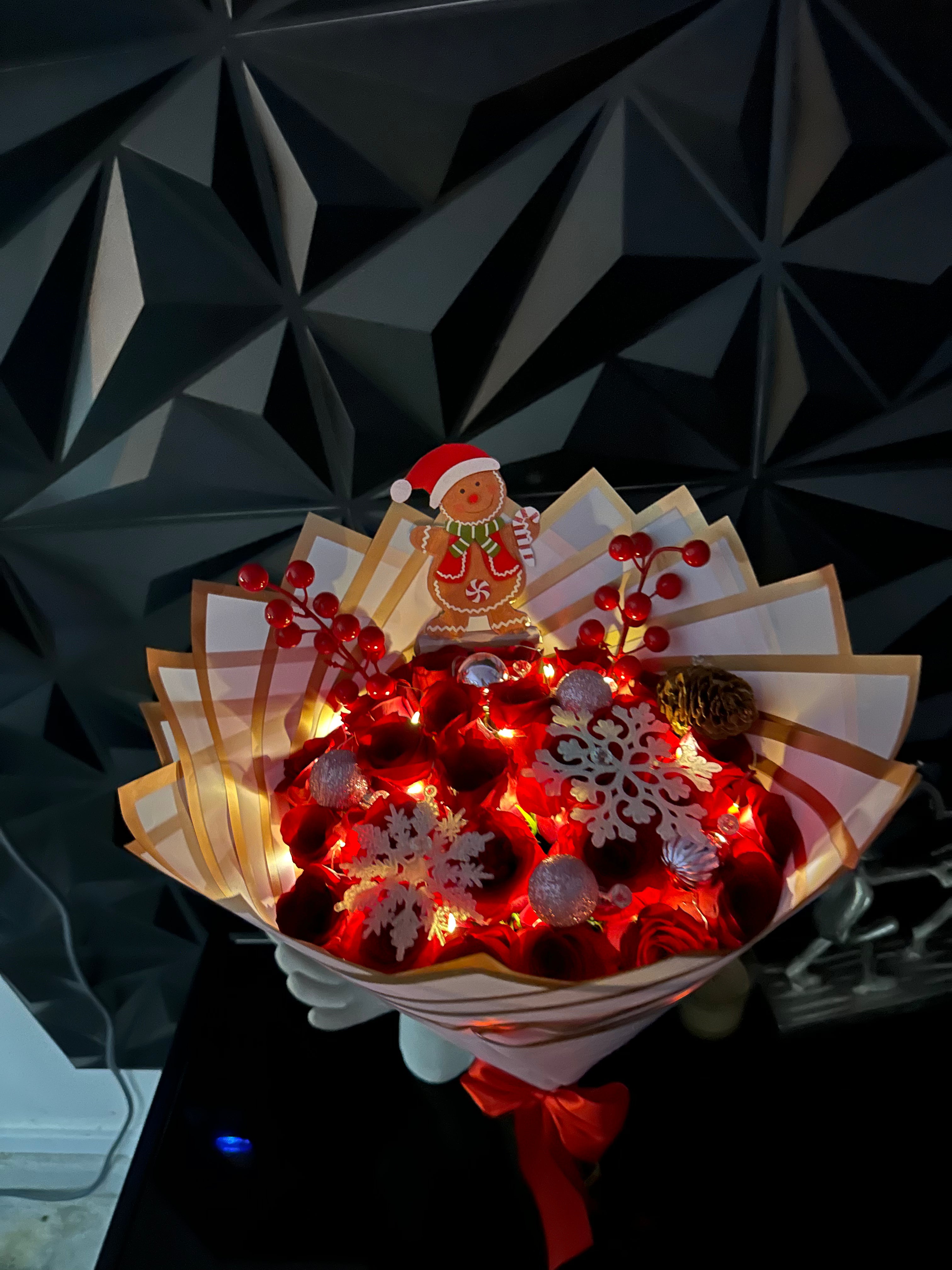 25 Gingerbread Light Christmas Bouquet