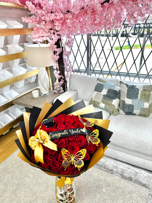 50 Roses + Graduation decor Black / Gold