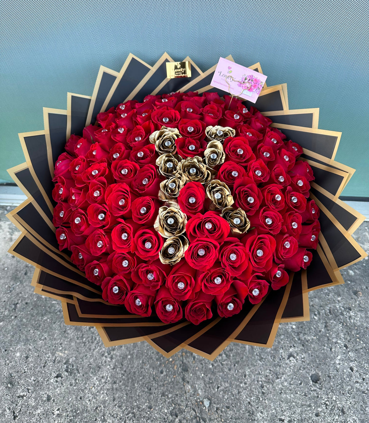 100 Roses with Personalized Letter – Lovely Flowers