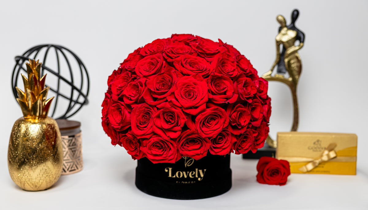 50 Roses Medium Round Box – Lovely Flowers