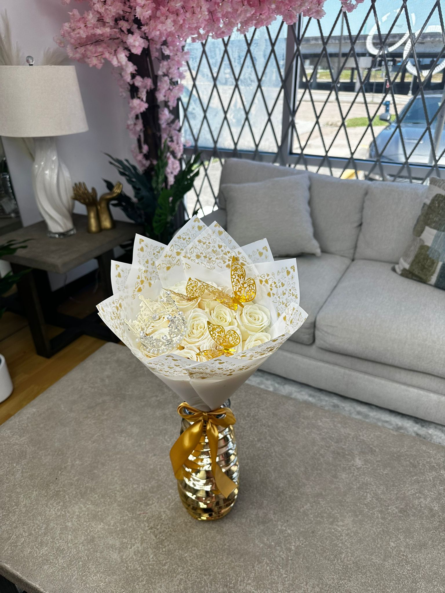 12 White Roses