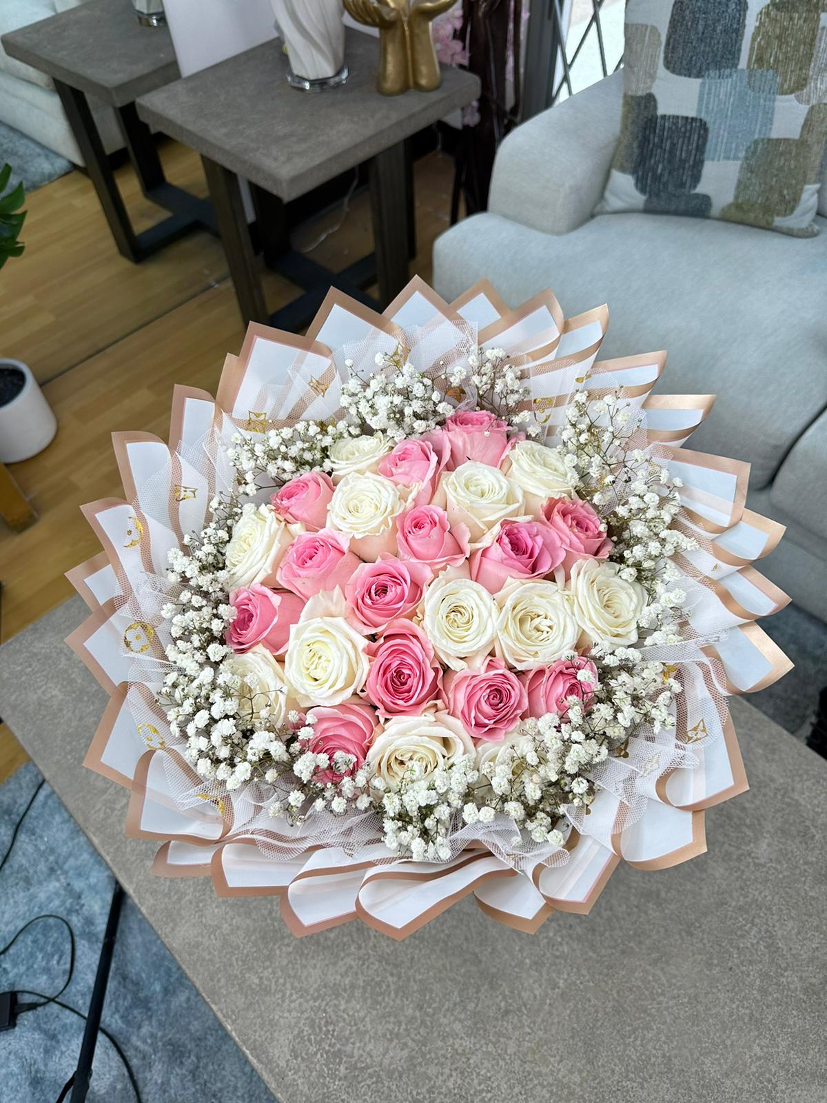 #7 25 Pink & White Roses
