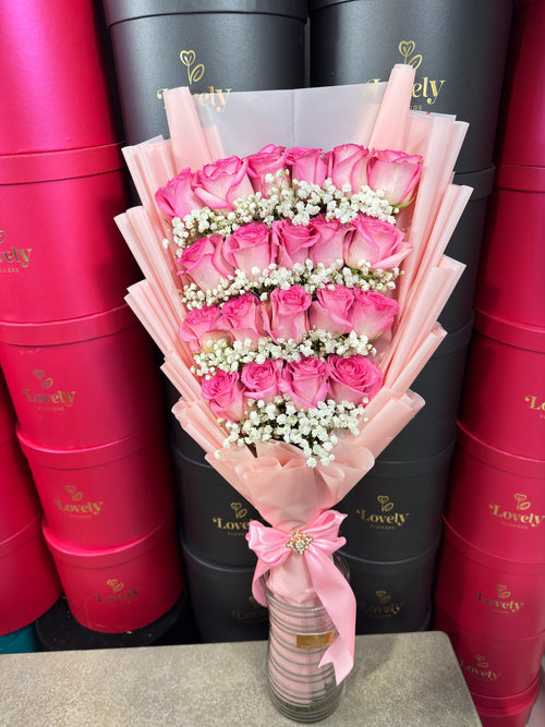25 Flat Roses + Baby Breath