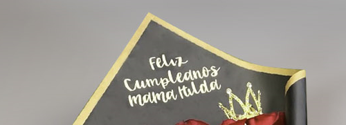 Letras de vinilo impresas en papel floral