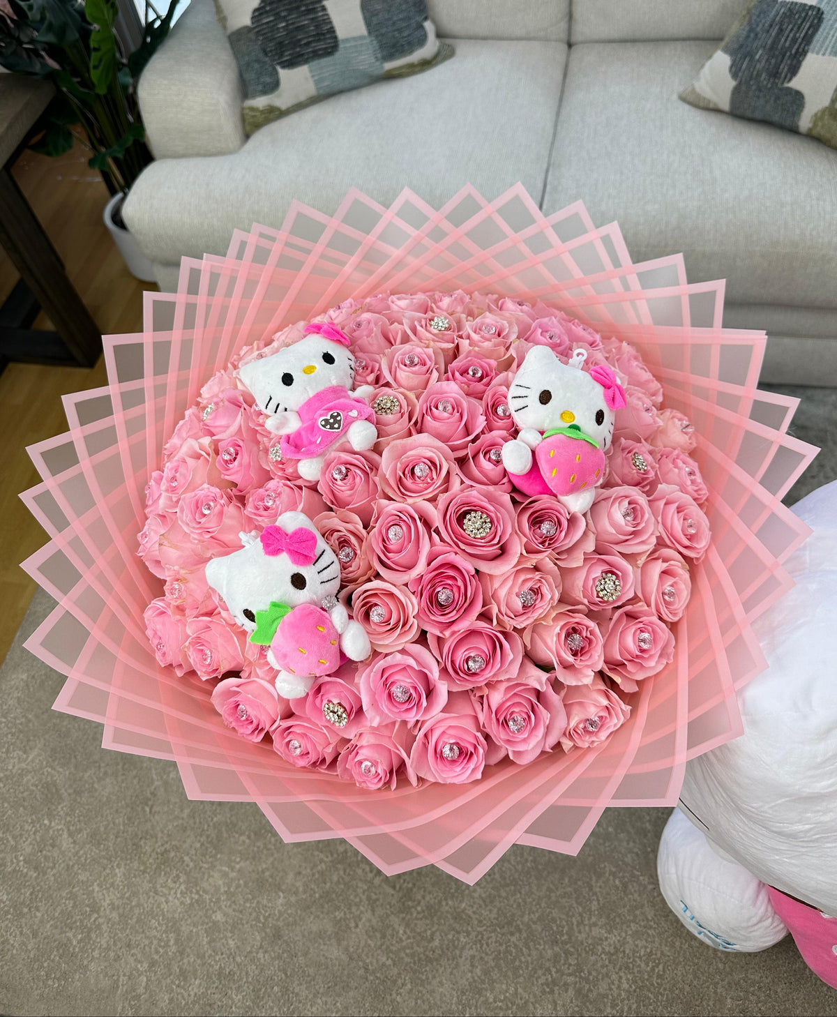 Hello kitty luciano roses – Lovely Flowers