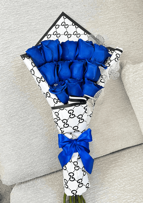 12 Flat blue roses