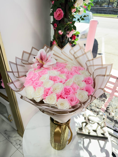 50 Everlasting roses bouquet pink and white ~ Ramo buchon eterno rosado y blanco