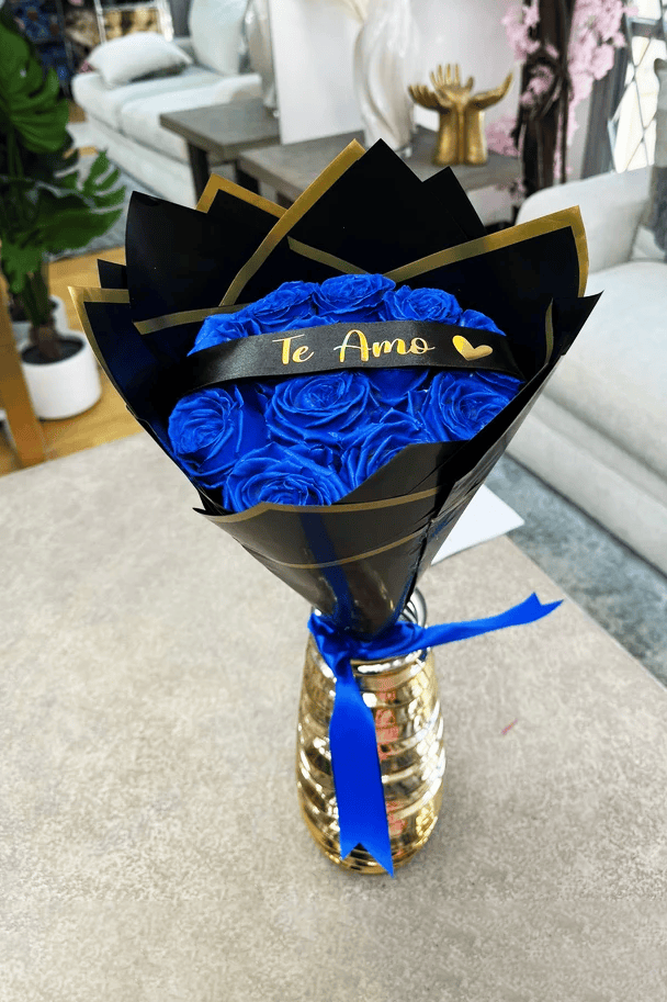 12 Blue Roses + Banner