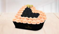 Caja de rosas eternas en forma de corazón súper grande
