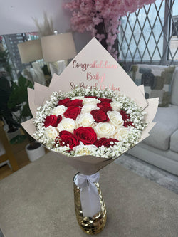 25 rosas blancas y rojas