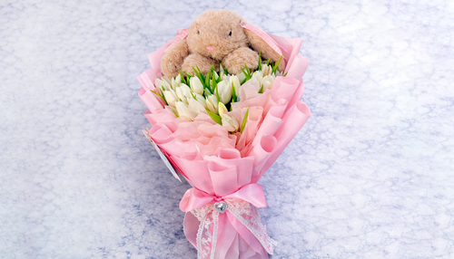 Easter Tulip Bunny Bouquet / Ramo de Tulipanes con Conejito de Pascua