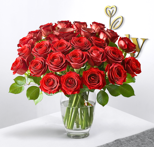 Luxury Red Rose Bouquet in Glass Vase (Copy)