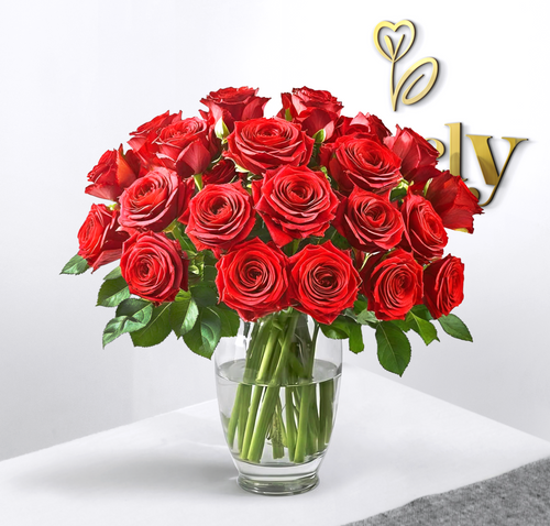Luxury Red Rose Bouquet in Glass Vase (Copy)