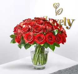 Luxury Red Rose Bouquet in Glass Vase (Copy)