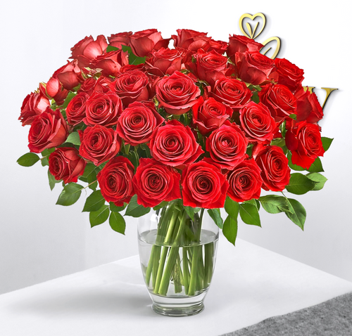 Luxury Red Rose Bouquet in Glass Vase (Copy)